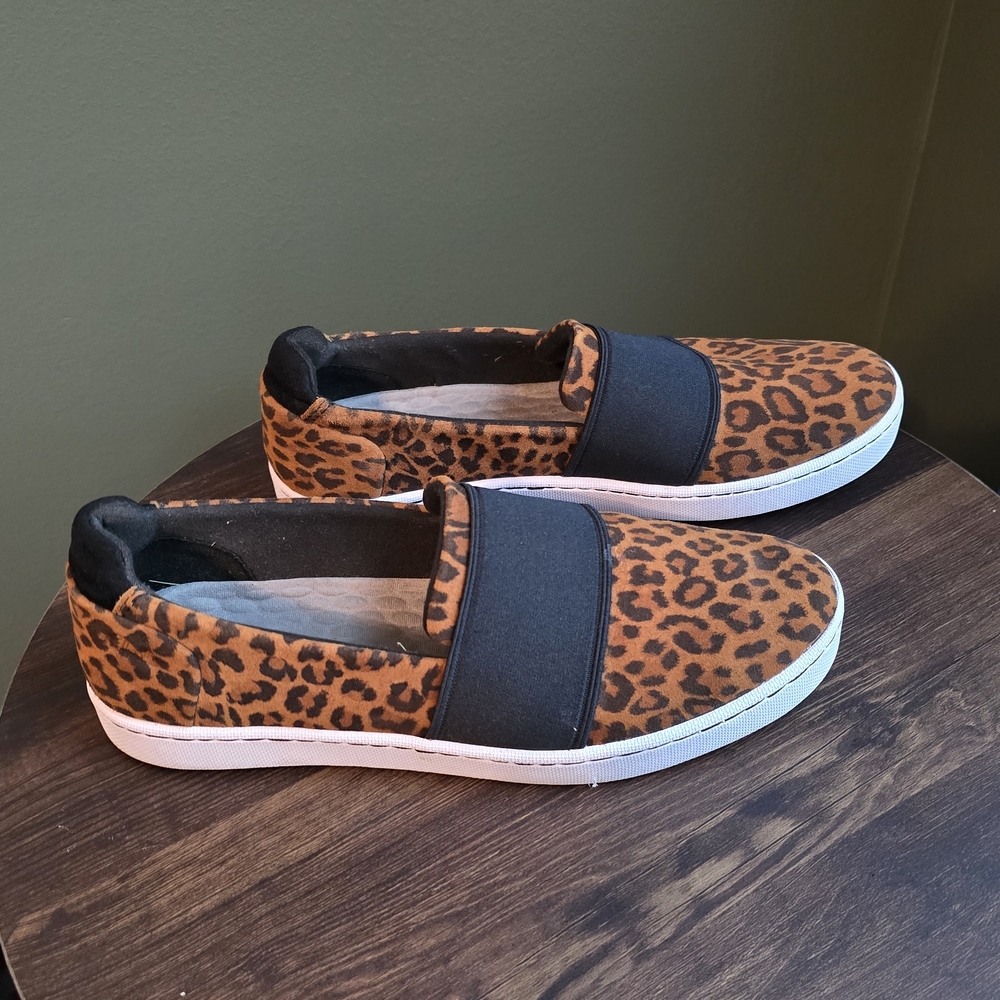Clarks Leopard Print Vushion Feel Athletic Shoes